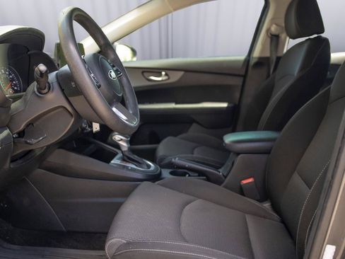 Used 2020 Kia Forte LXS FWD image 2