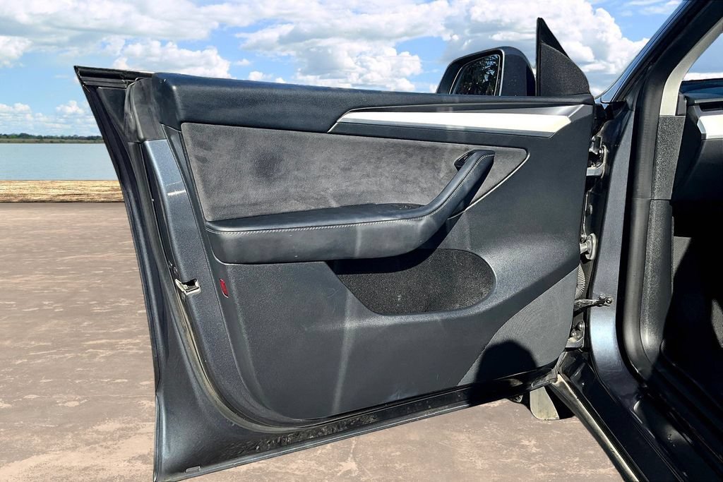 Used 2022 Tesla Model Y Performance AWD/4WD image 18