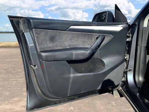 Used 2022 Tesla Model Y Performance AWD/4WD image 18