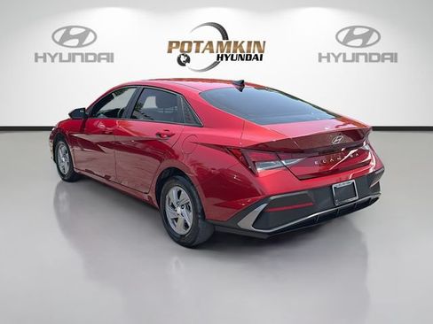 Used 2025 Hyundai Elantra SE w/ Cargo Package FWD image 7