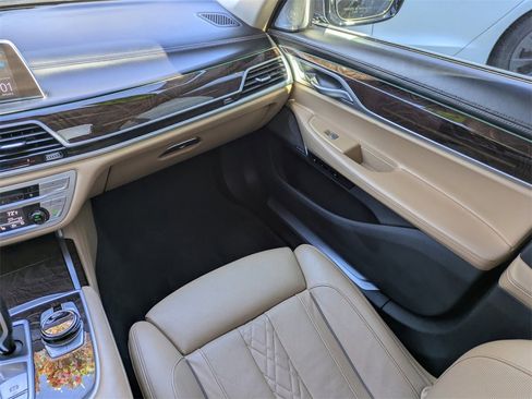 Used 2020 BMW 750i xDrive w/ Executive Package image 20