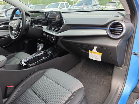 New 2026 Chevrolet Trax LT w/ Sunroof Package FWD image 17