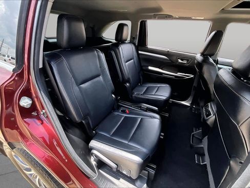 Used 2017 Toyota Highlander XLE FWD image 21
