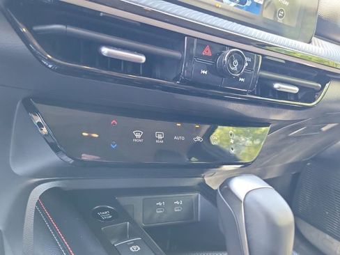 Used 2025 Nissan Kicks SR AWD/4WD image 21