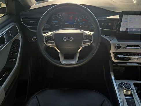 Used 2022 Ford Explorer XLT w/ Equipment Group 202A image 19