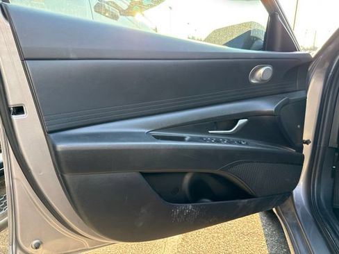 Used 2024 Hyundai Elantra SEL FWD image 9