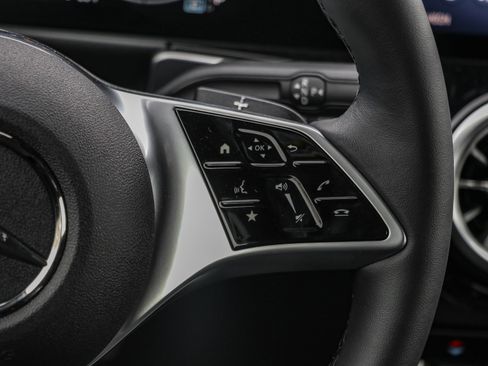 New 2026 Mercedes-Benz GLB 250 4MATIC image 17