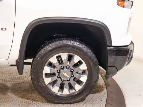 Used 2024 Chevrolet Silverado 2500 Custom w/ Custom Convenience Package image 13