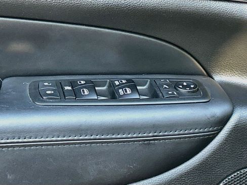 Used 2018 Jeep Grand Cherokee Overland AWD/4WD image 25