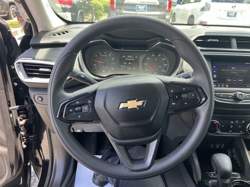 Used 2023 Chevrolet TrailBlazer LT FWD image 18