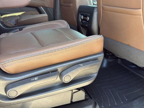Used 2023 Chevrolet Suburban High Country RWD image 24