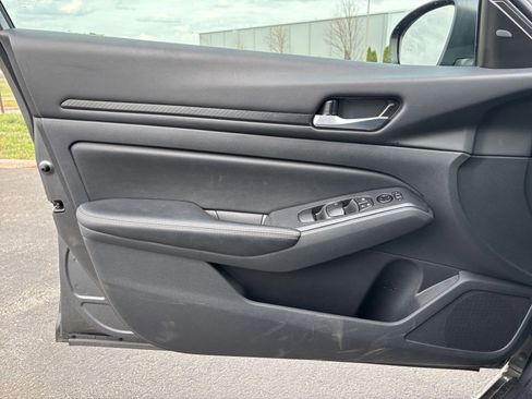 Used 2025 Nissan Altima 2.5 SV image 18