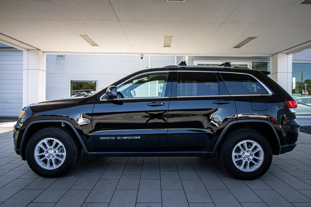 Used 2020 Jeep Grand Cherokee Laredo w/ Security & Convenience Group AWD/4WD image 11