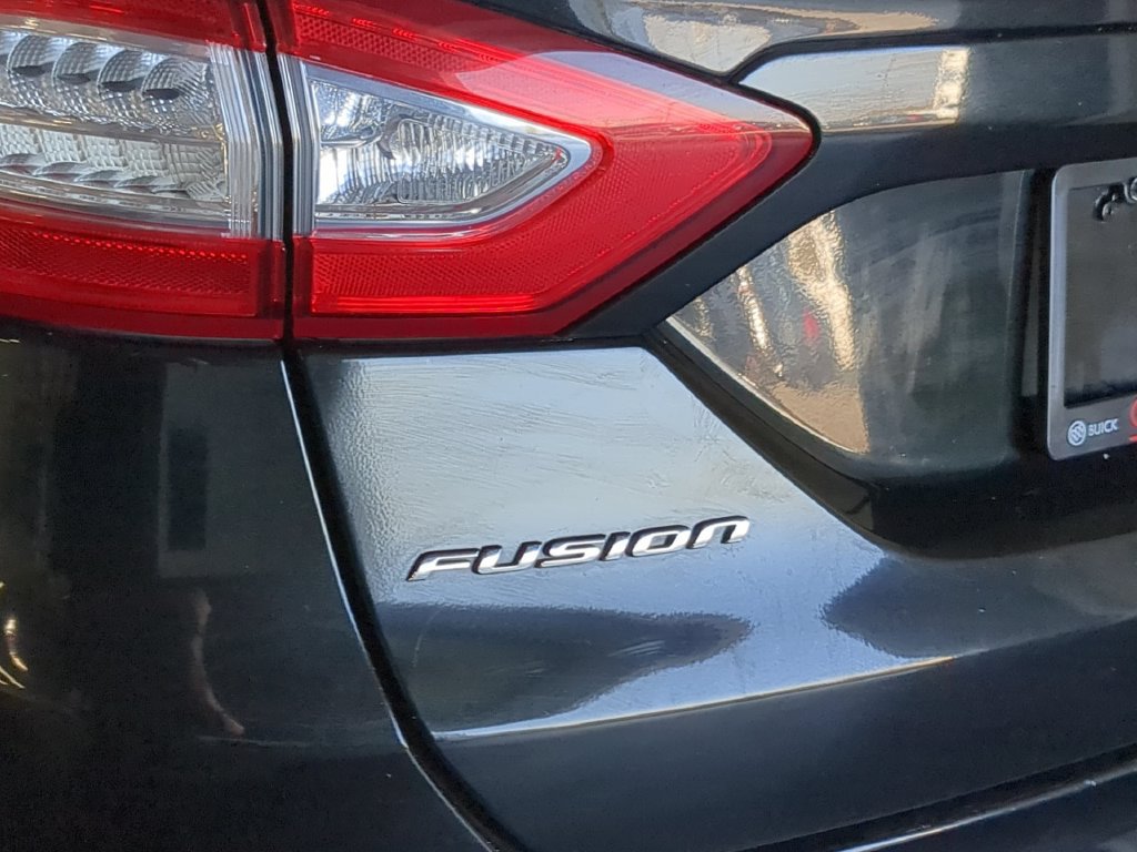 Used 2013 Ford Fusion SE FWD image 16
