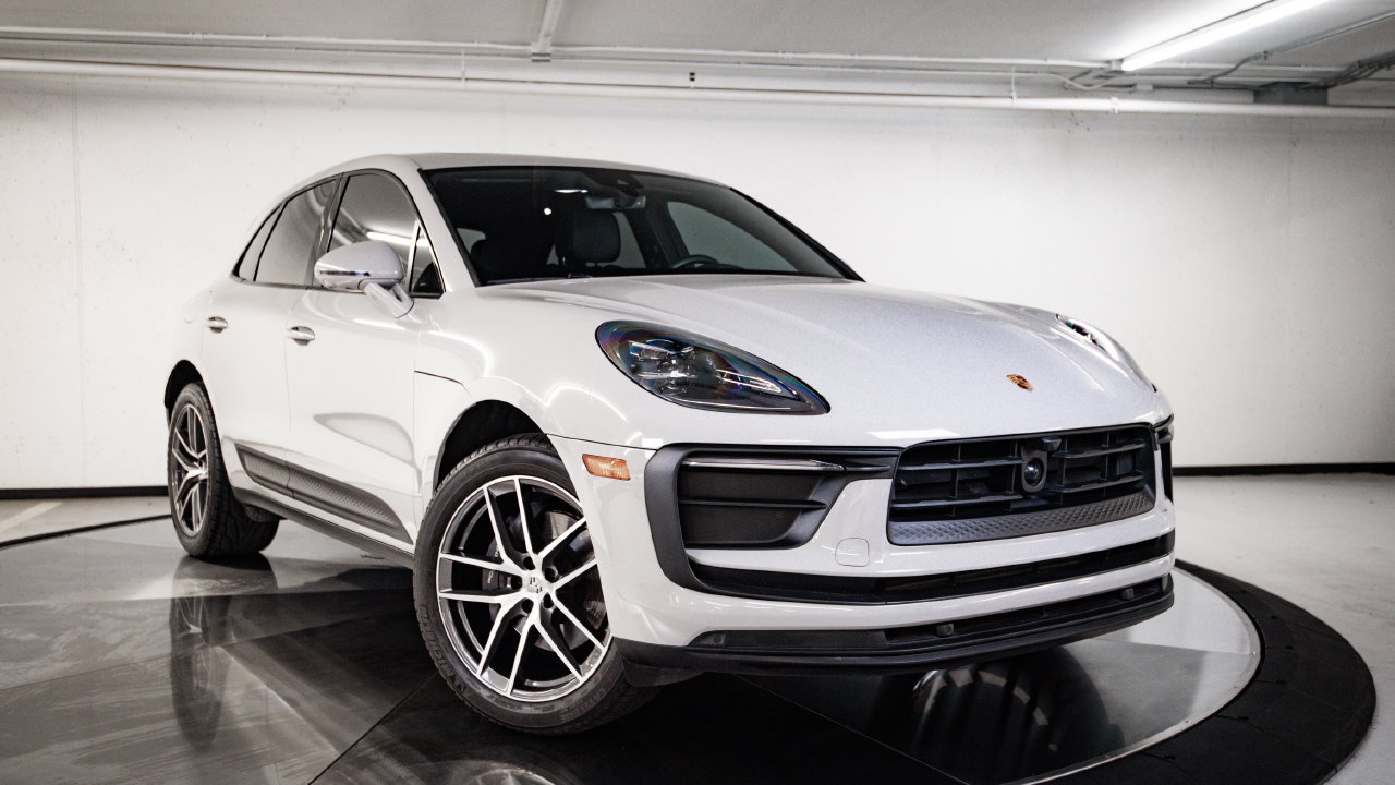 Certified 2023 Porsche Macan AWD/4WD image 9