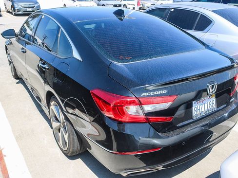 Used 2018 Honda Accord Touring image 12