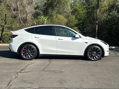 Used 2023 Tesla Model Y Performance AWD/4WD image 4