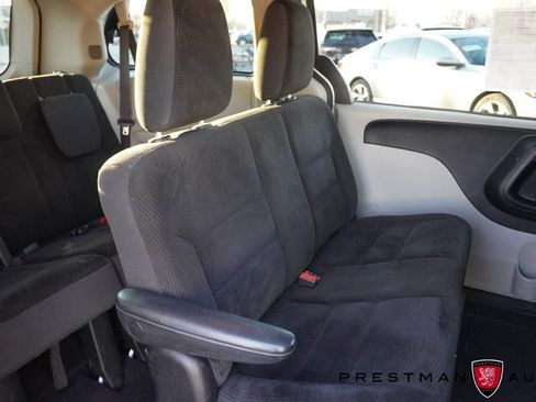 Used 2017 Dodge Grand Caravan SE image 29
