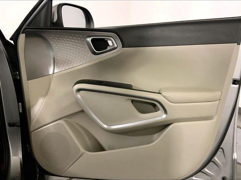 Certified 2025 Kia Soul LX w/ LX Technology Package FWD image 25