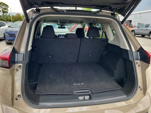 Certified 2025 Nissan Rogue SV FWD image 14