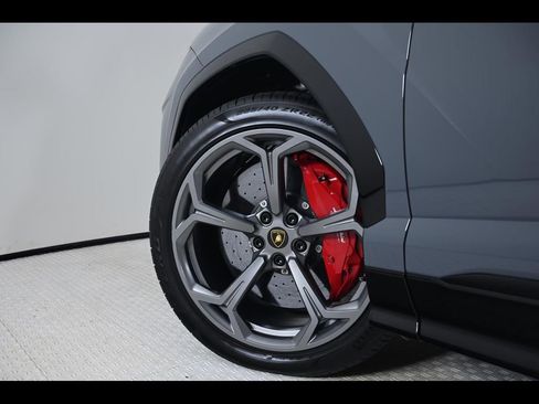 Used 2024 Lamborghini Urus S AWD/4WD image 36
