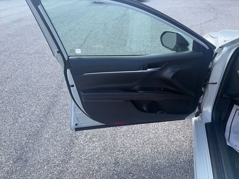 Used 2023 Toyota Camry SE w/ Cold Weather Package FWD image 11