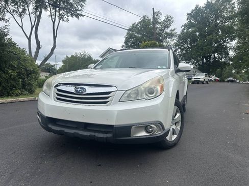 Used 2012 Subaru Outback 2.5i Premium w/ All-Weather Pkg AWD/4WD image 2