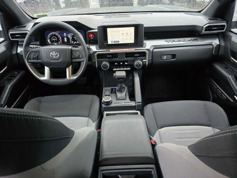 Certified 2025 Toyota Tacoma TRD Off-Road image 18