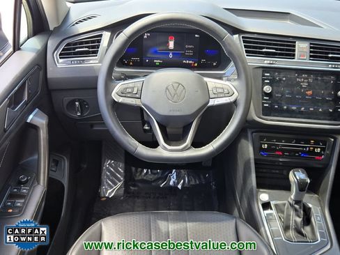 Used 2022 Volkswagen Tiguan SE w/ Panoramic Sunroof Package FWD image 13