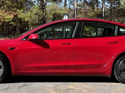 Used 2023 Tesla Model 3 Standard Range image 4