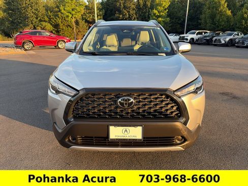 Used 2023 Toyota Corolla Cross LE AWD/4WD image 2