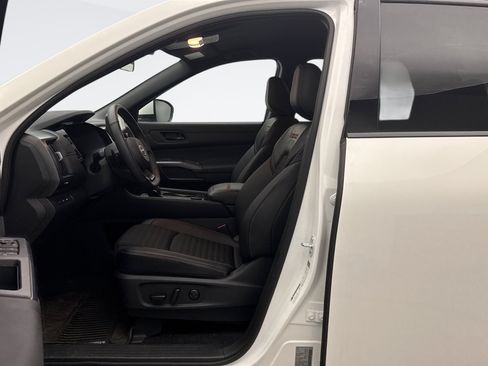 Used 2025 Nissan Pathfinder Rock Creek AWD/4WD image 8
