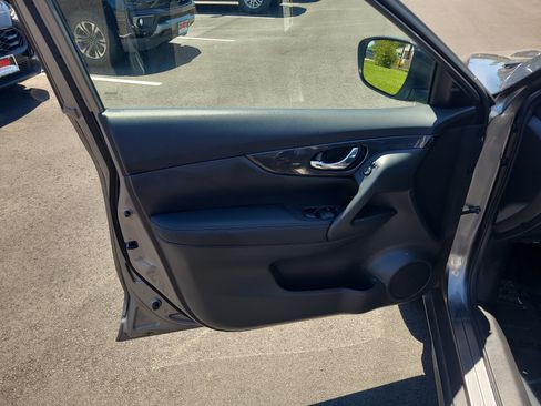 Used 2018 Nissan Rogue S AWD/4WD image 14