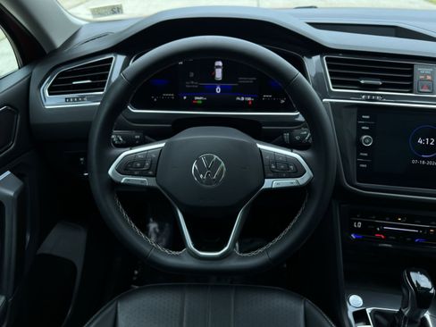 Used 2022 Volkswagen Tiguan SE AWD/4WD image 24