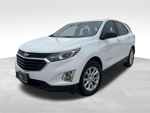 Used 2020 Chevrolet Equinox LS w/ LS Convenience Package FWD image 2