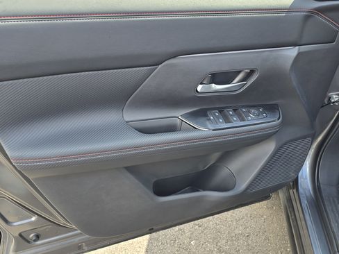Used 2025 Nissan Kicks SR AWD/4WD image 19