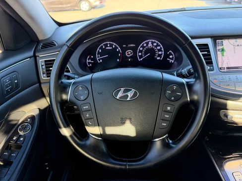 Used 2012 Hyundai Genesis 3.8 w/ Premium Pkg RWD image 11