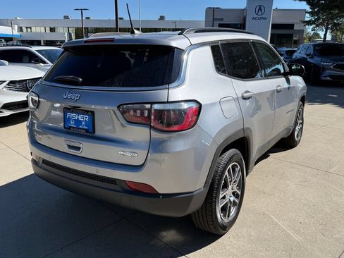 Used 2017 Jeep Compass Latitude w/ Popular Equipment Group AWD/4WD image 4