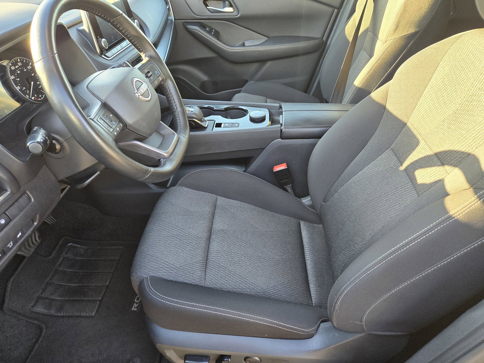 Certified 2025 Nissan Rogue SV AWD/4WD image 12