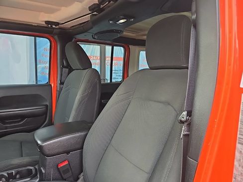 Used 2018 Jeep Wrangler Unlimited Sport S AWD/4WD image 30