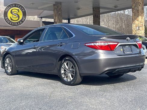 Used 2016 Toyota Camry SE image 4