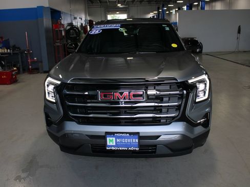 Used 2025 GMC Terrain Elevation w/ Technology Package II AWD/4WD image 2