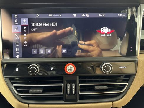 Certified 2025 Porsche Macan image 18