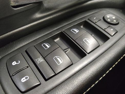 Used 2016 Dodge Grand Caravan SE FWD image 27