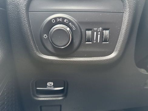 Certified 2023 Jeep Grand Cherokee Altitude image 10