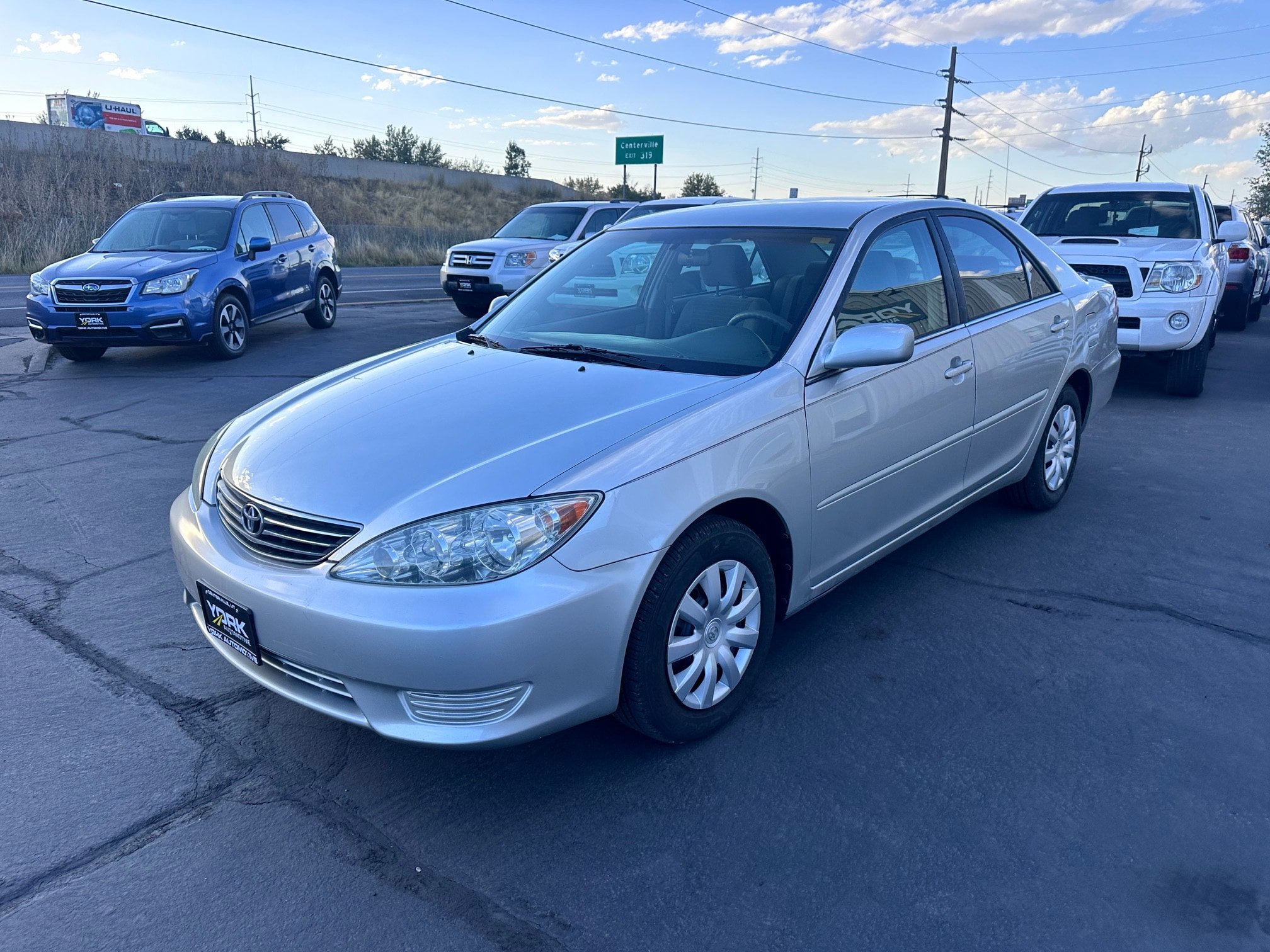 Used 2005 Toyota Camry LE FWD image 2