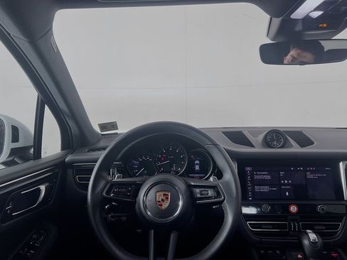 Certified 2025 Porsche Macan AWD/4WD image 25