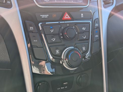 Used 2017 Hyundai Elantra GT image 22