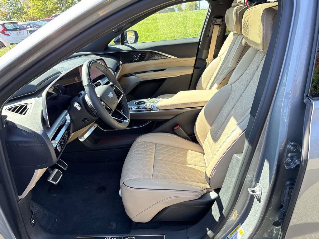 Used 2026 Cadillac Lyriq Signature Luxury w/ Nappa Leather Package AWD/4WD image 6