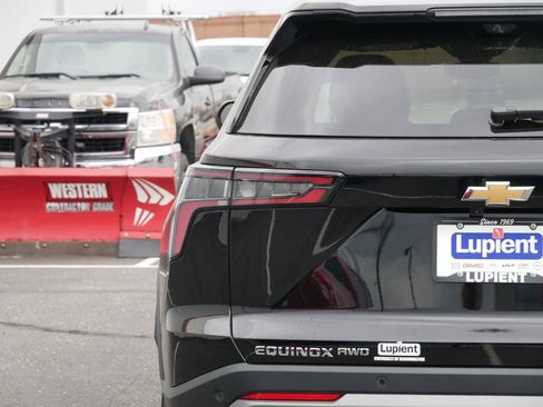New 2026 Chevrolet Equinox LT AWD/4WD image 6